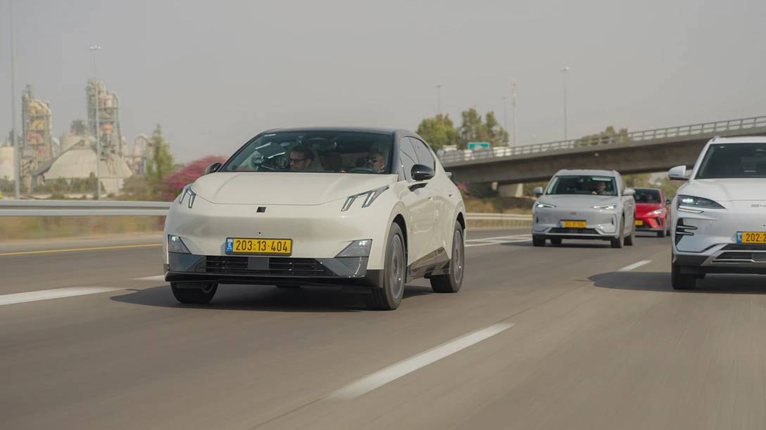 מבחן טווח 2025 - עד 200K.00_38_24_06.Still023-min.jpg