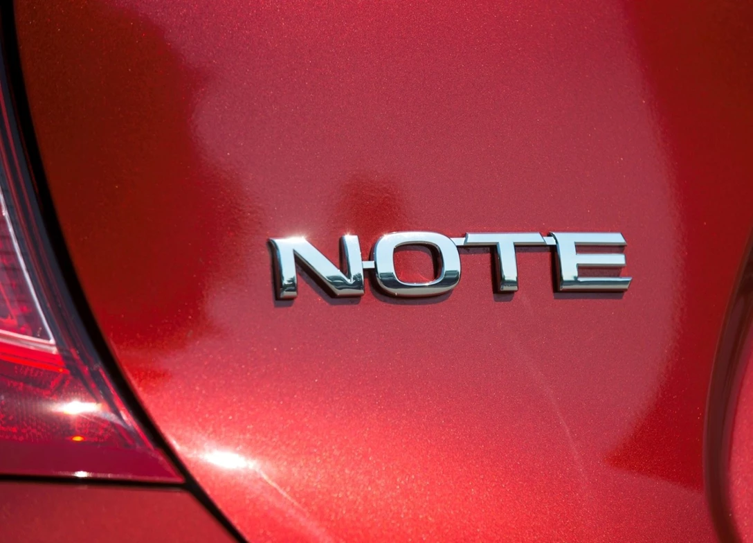 1689639-Nissan-Note-2015-12.jpg