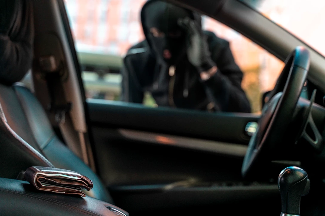 1684064-close-up-man-trying-break-into-car (1).jpg