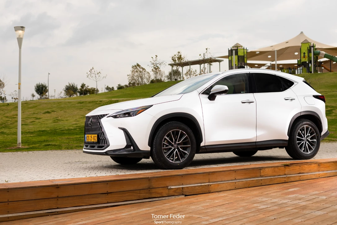 1657937-TF_Lexus-nx450h-137-.jpg