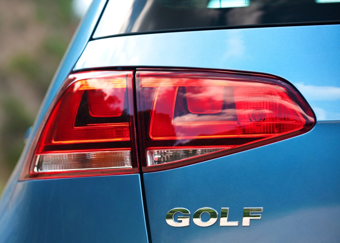 1670456-Volkswagen-Golf-2013-09.jpg