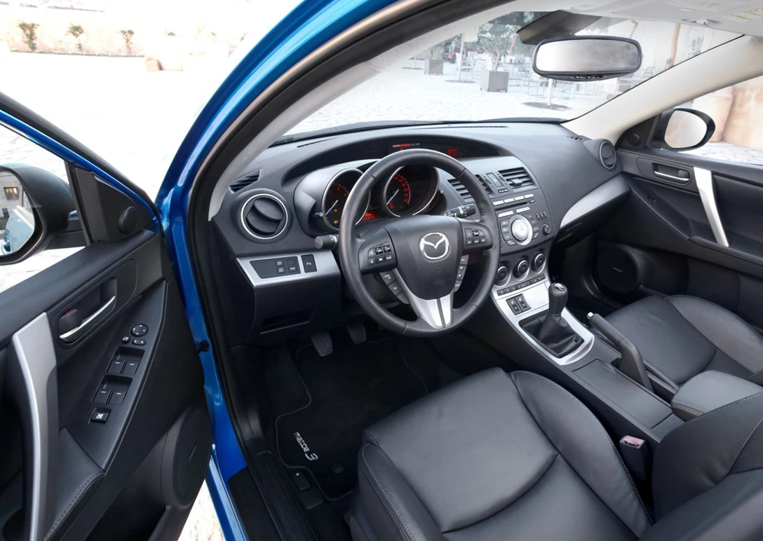 1649419-Mazda-3_Sedan-2010-1600-40.jpg