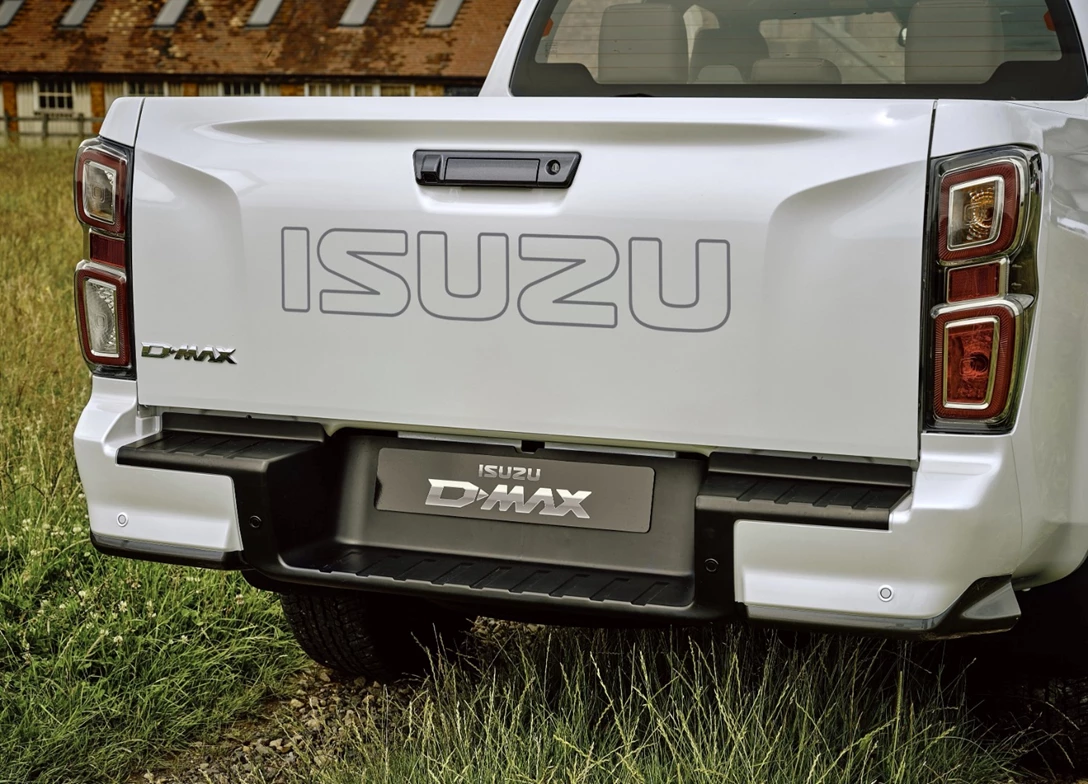 1698974-Isuzu-D-Max-2024-14.jpg