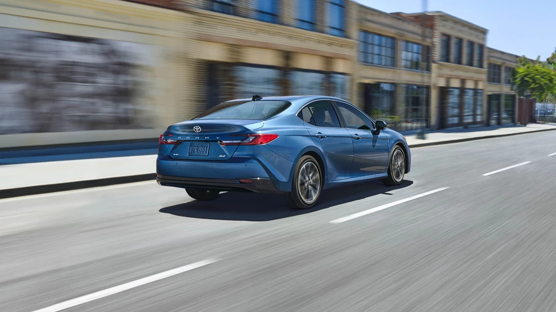 1702506-2025_Toyota-Camry_XLE_002.jpg