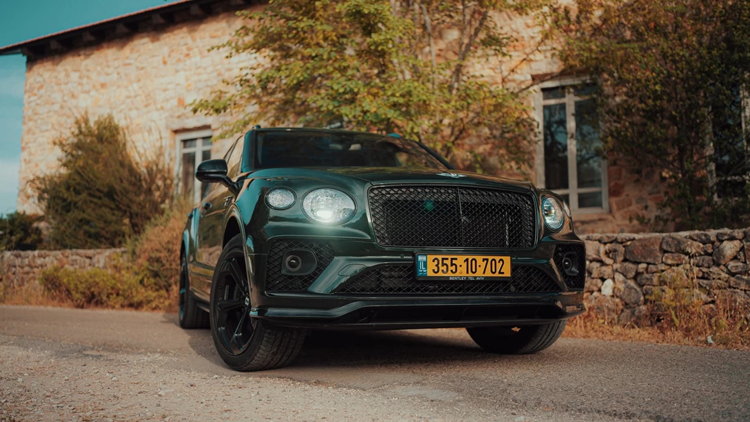 1661393-Bentley Bentayga S 2022.00_37_52_12.Still081 copy.jpg