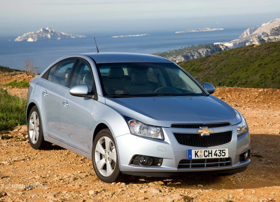 1689300-Chevrolet-Cruze-2012-01.jpg