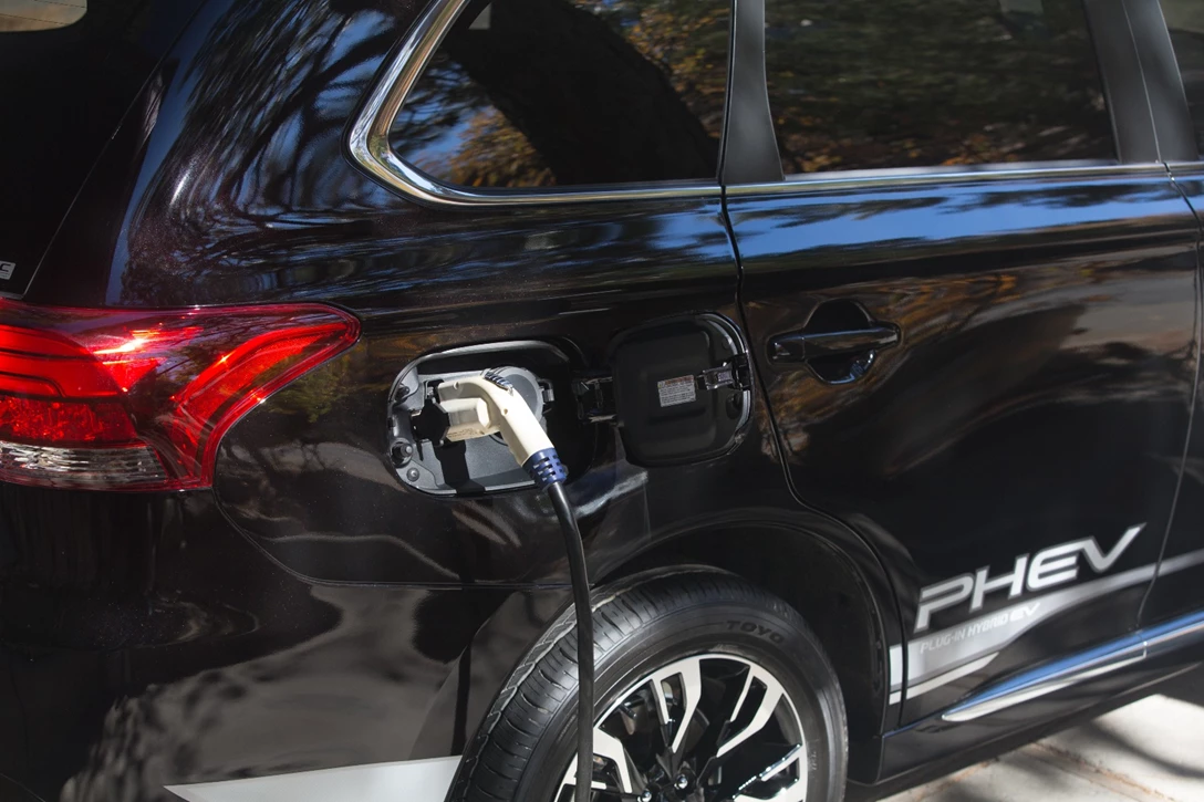 1594434-מיצובישי ראיון עם בכירים על עתיד חשמלי (2).jpg