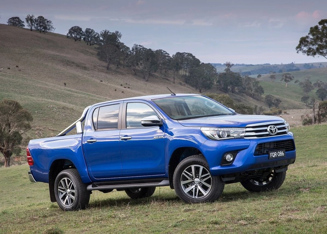 1659458-Toyota-HiLux-2017-04.jpg