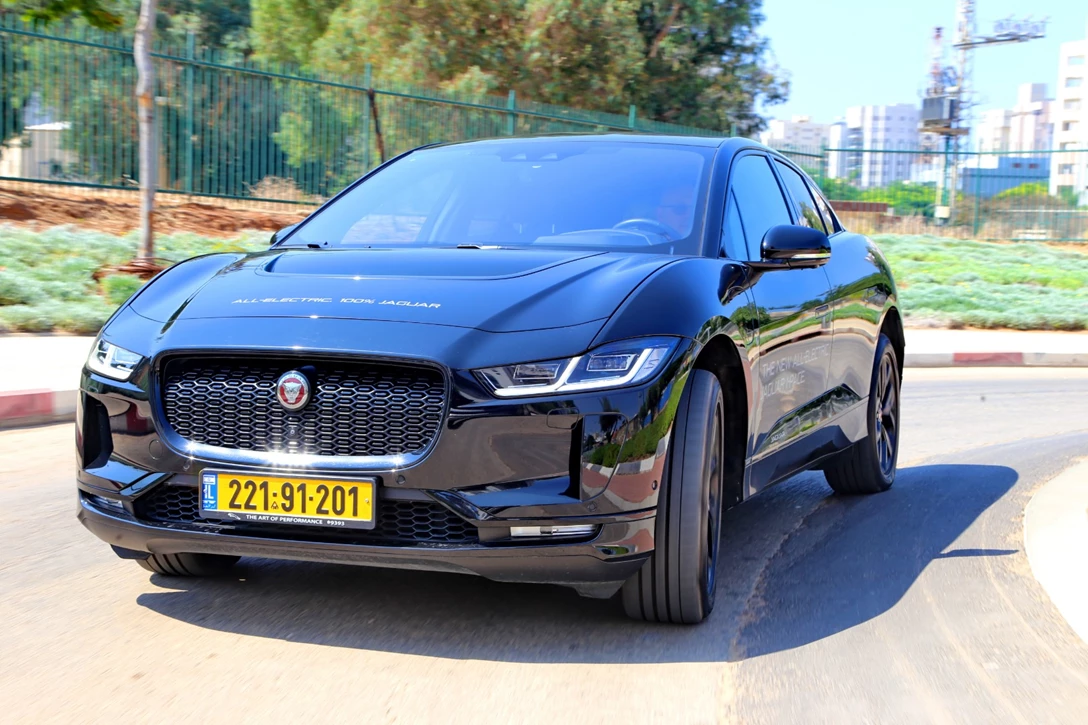 1623160-יגואר נסיעה2.jpg