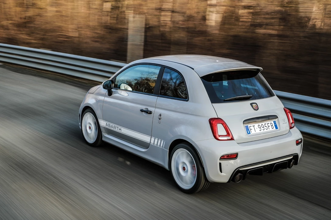 1612833-Abarth_595_esseesse_22.jpg