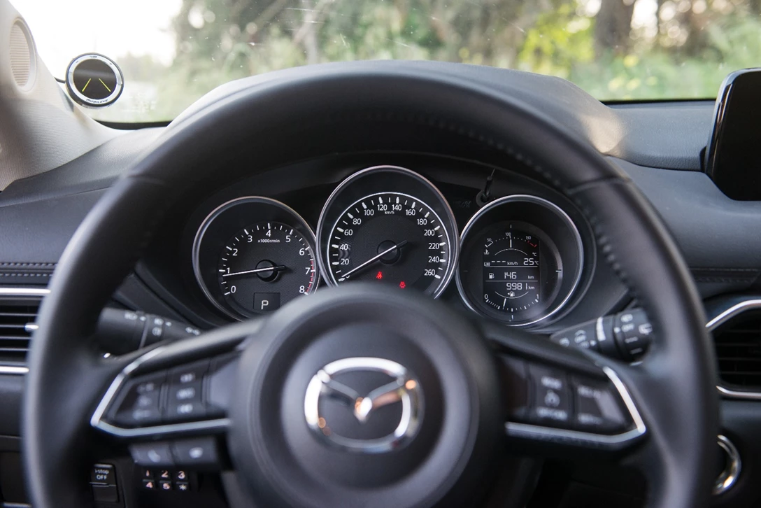 1594313-השוואתי פנאי - יונדאי טוסון מול מאזדה CX-5 מול פיגו 3008 מול קיה ספורטאז (24).jpg