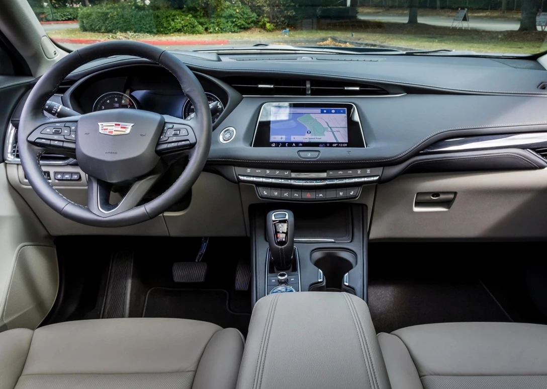 1604162-Cadillac-XT4 7.jpg