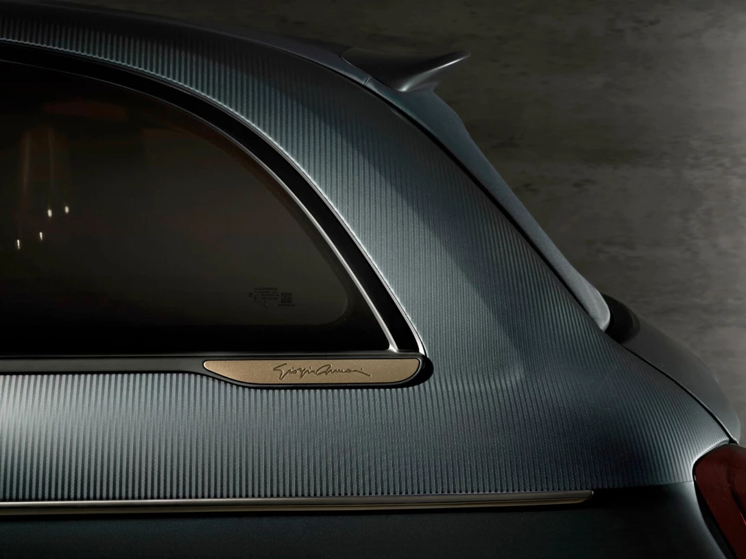 1631433-04_500 Giorgio Armani.jpg