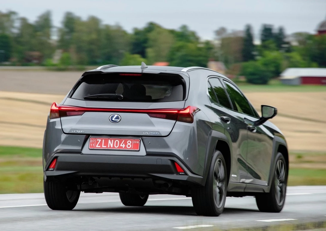 1603279-Lexus-UX 5.jpg
