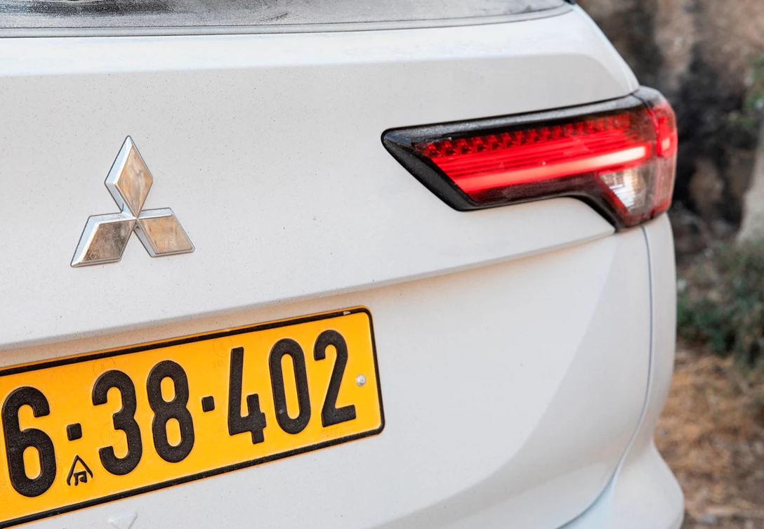 1654052-מיצובישי אאוטלנדר0J6A9245.jpg