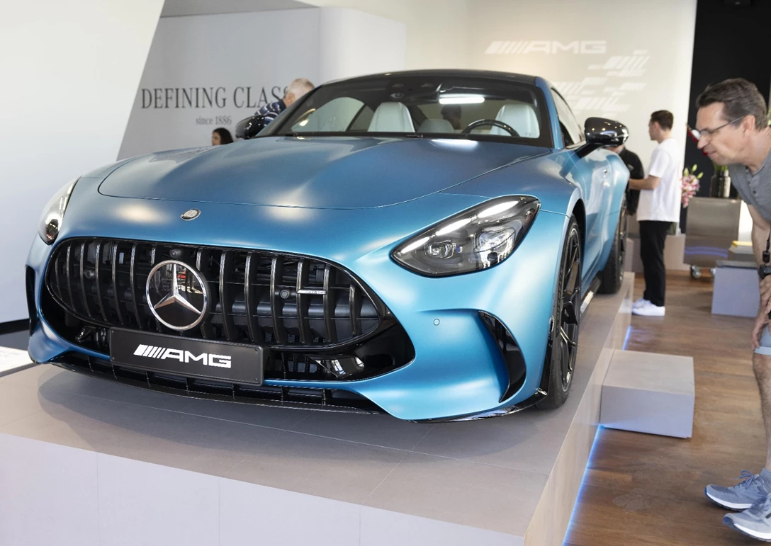 1688061-MERCEDES AMG GT-min.jpg