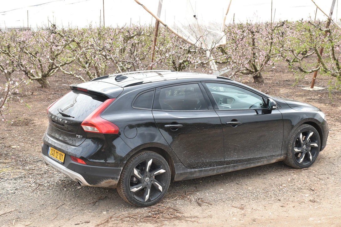 1593963-וולוו V40 קרוס קאנטרי מבחן דרכים  (11).JPG