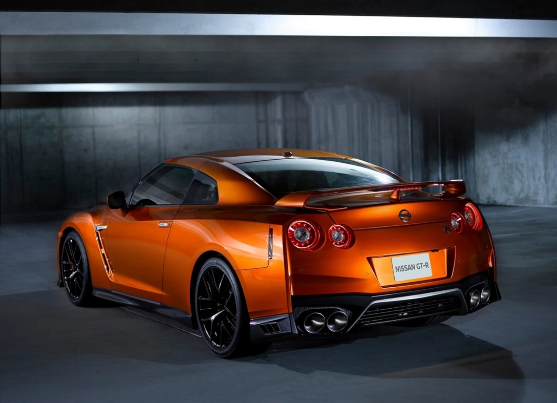 1672398-Nissan-GT-R-2017-03.jpg