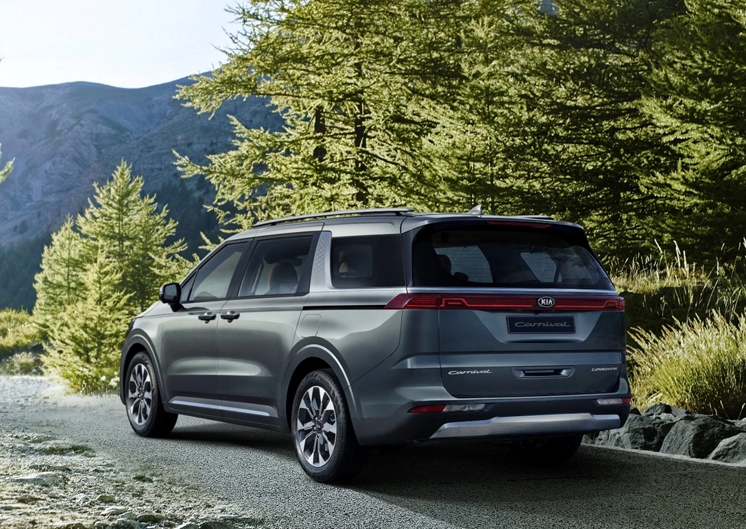1677014-Kia-Carnival-2023-02.jpg