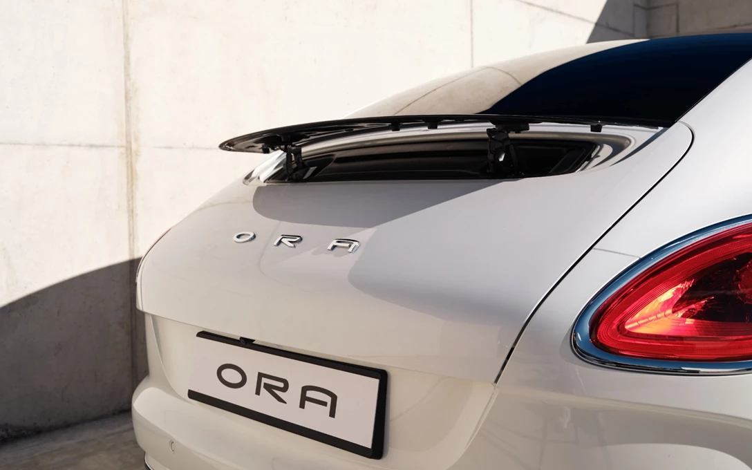 1695429-ORA_The Next Ora Cat_rear-min.jpg