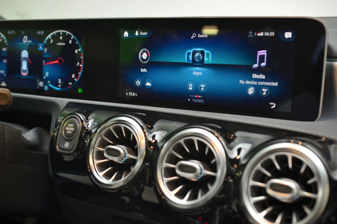 1621453-מרצדס CLA200 (10).jpg