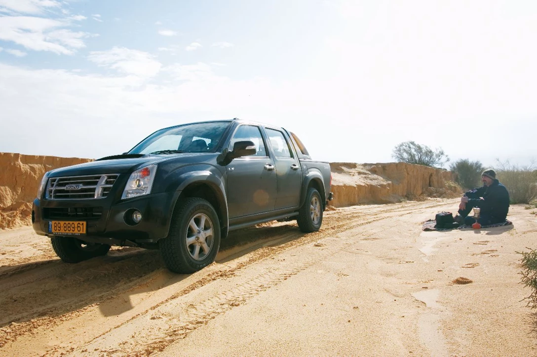 איסוזו D MAX