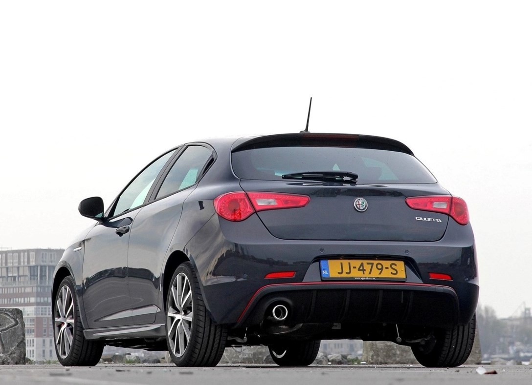 1658706-Alfa_Romeo-Giulietta-2017-03.jpeg