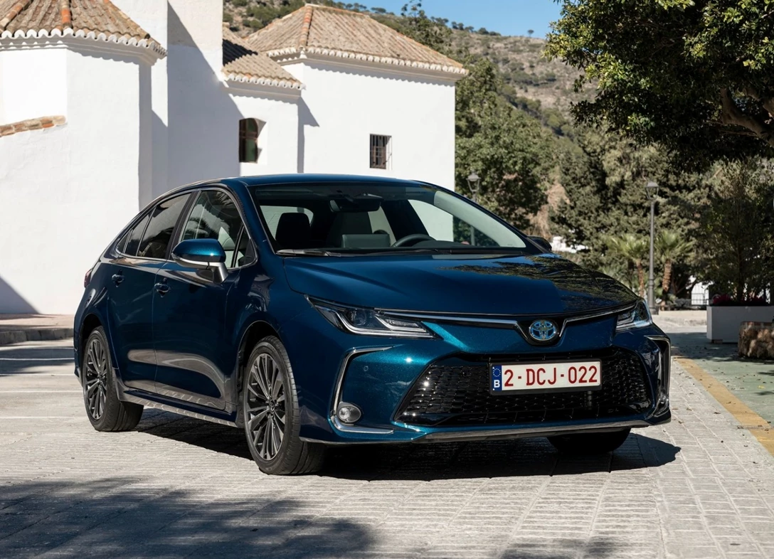 1681565-Toyota-Corolla_Sedan-Facelift-2023-01.jpg