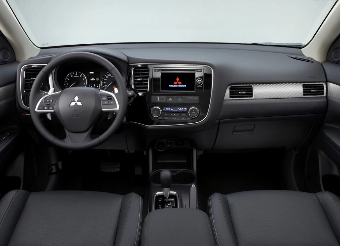 1653546-Mitsubishi-Outlander-2013 (6).jpg