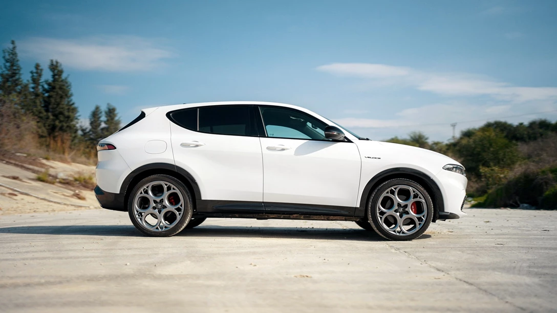 1676520-Alfa Romeo Tonale 2023.00_44_42_08.Still035 copy.jpg