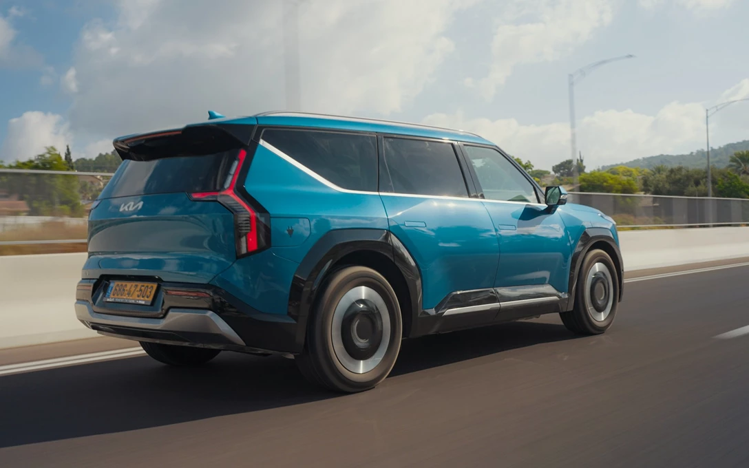 1698868-KIA EV9 2024.00_08_18_20.Still006-min.jpg