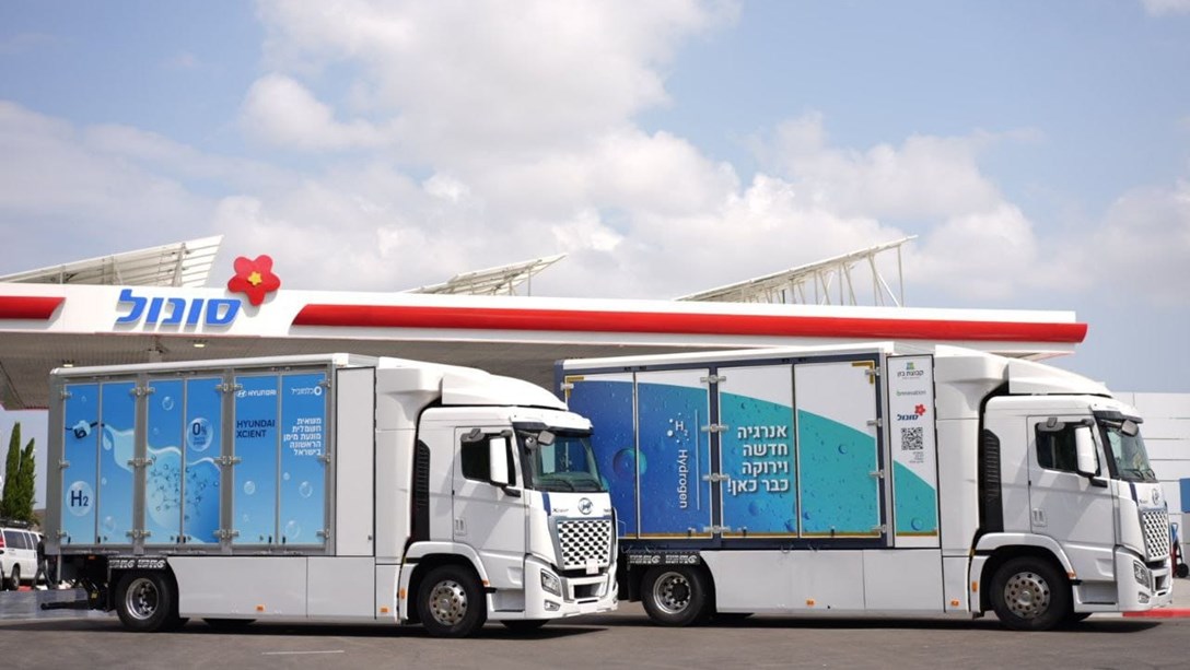 1682186-משאיות מימן על רקע תחנת המימן הראשונה  בישראל - קרדיט צילום - עידן סבח.jpeg