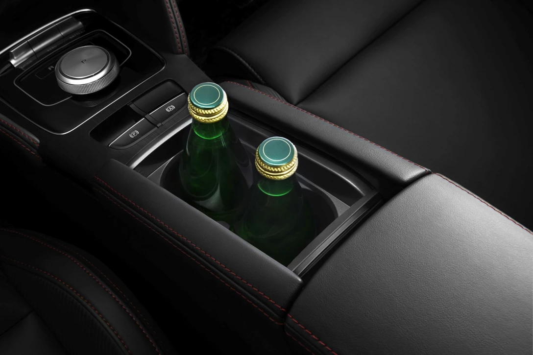 1684888-MG-ZS-EV-front-storage-armrest.jpg