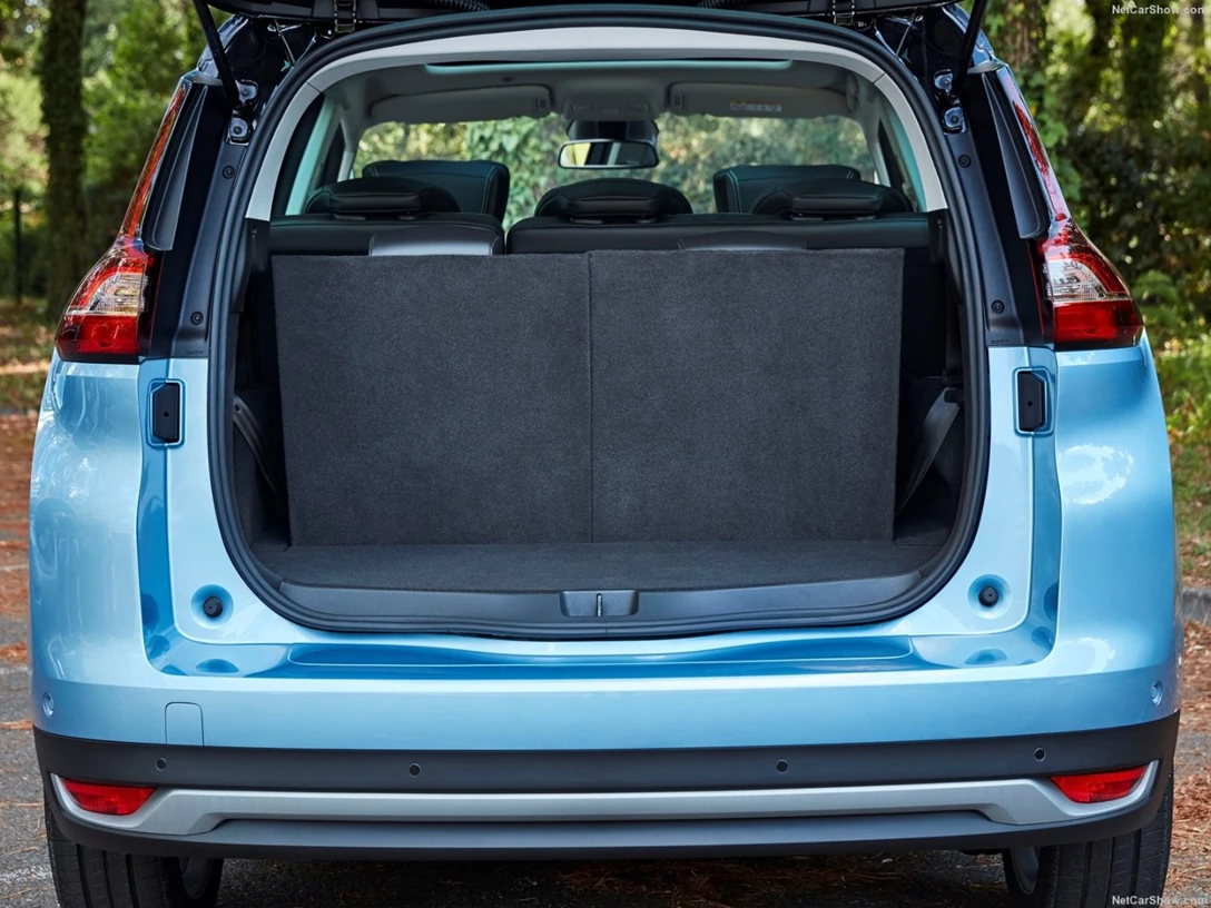 1591498-Renault-Grand_Scenic 8.jpg