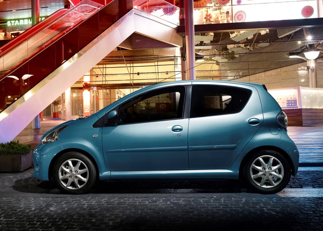 1648314-Toyota-Aygo-2012-01.jpg