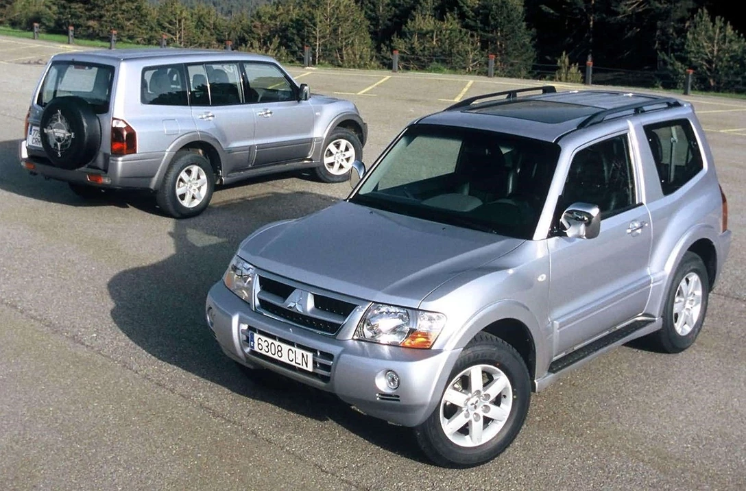 1682122-Mitsubishi-Pagero-2001-2005-03.jpg