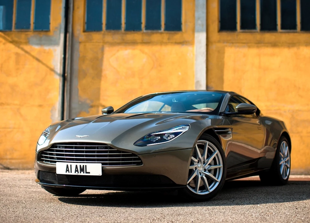 1683633-Aston_Martin-DB11-2023-12.jpg
