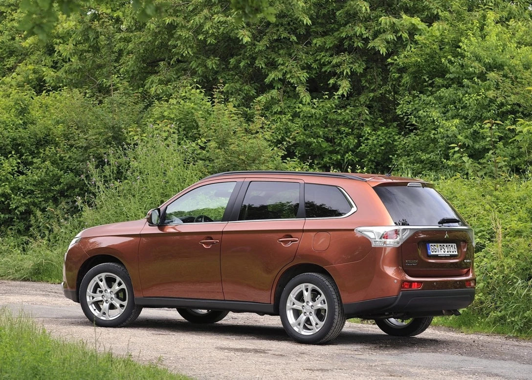 1648327-Mitsubishi-Outlander-2014 (5).jpg