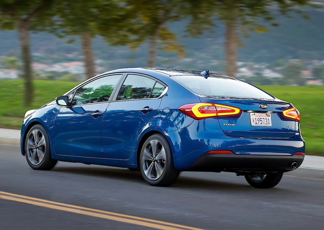 1650984-Kia-Forte-2013-04.jpg