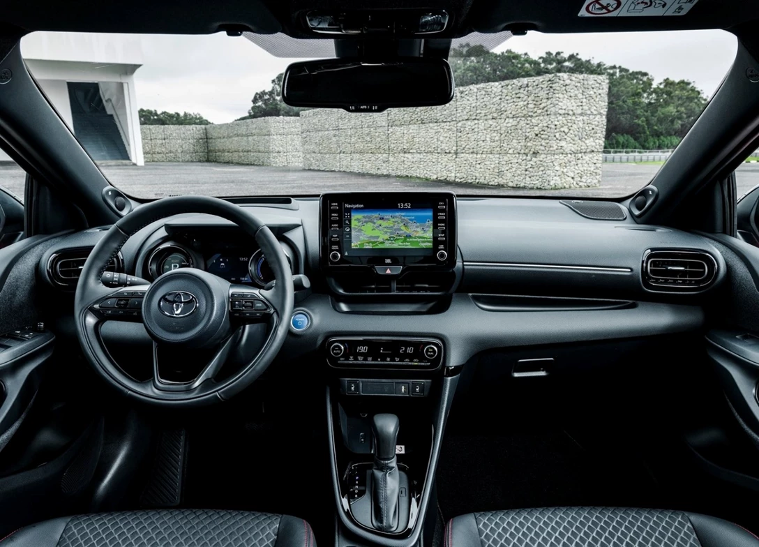 1691801-Toyota-Yaris-2024-05.jpg