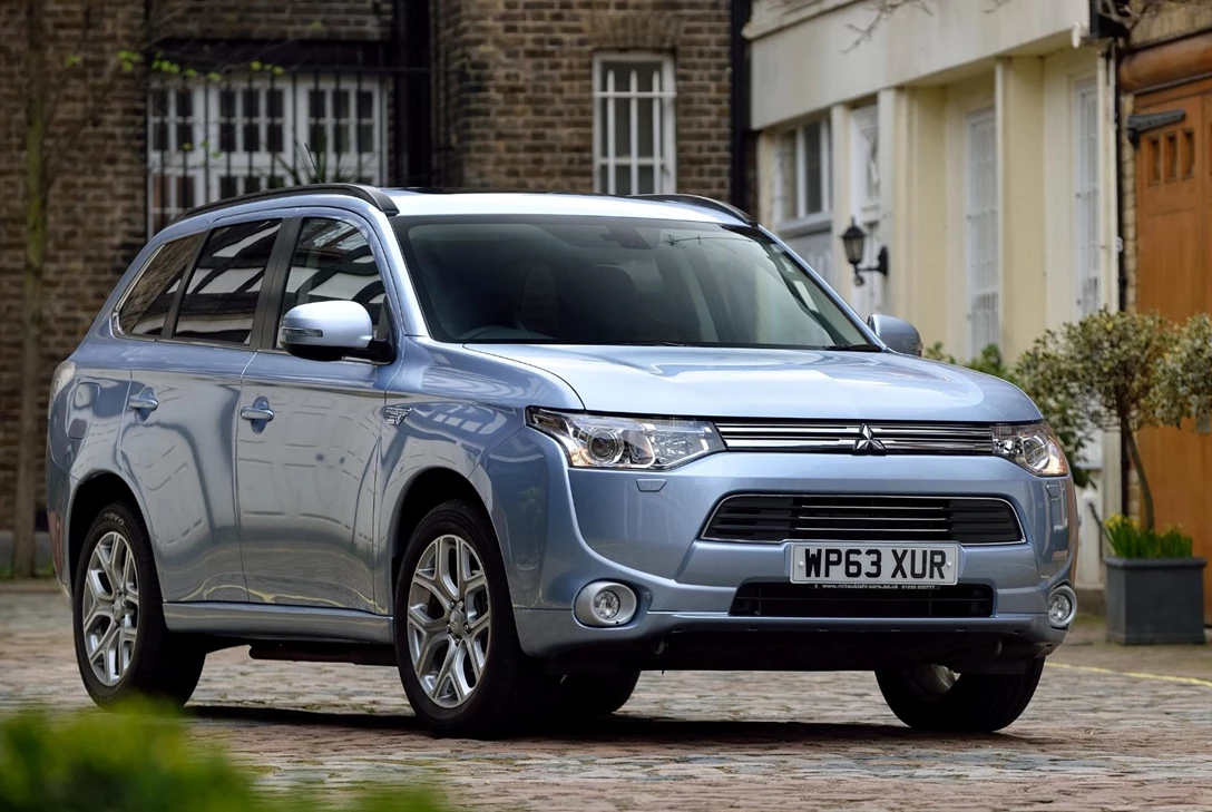 1653434-Mitsubishi-Outlander_PHEV-2015-01.jpg
