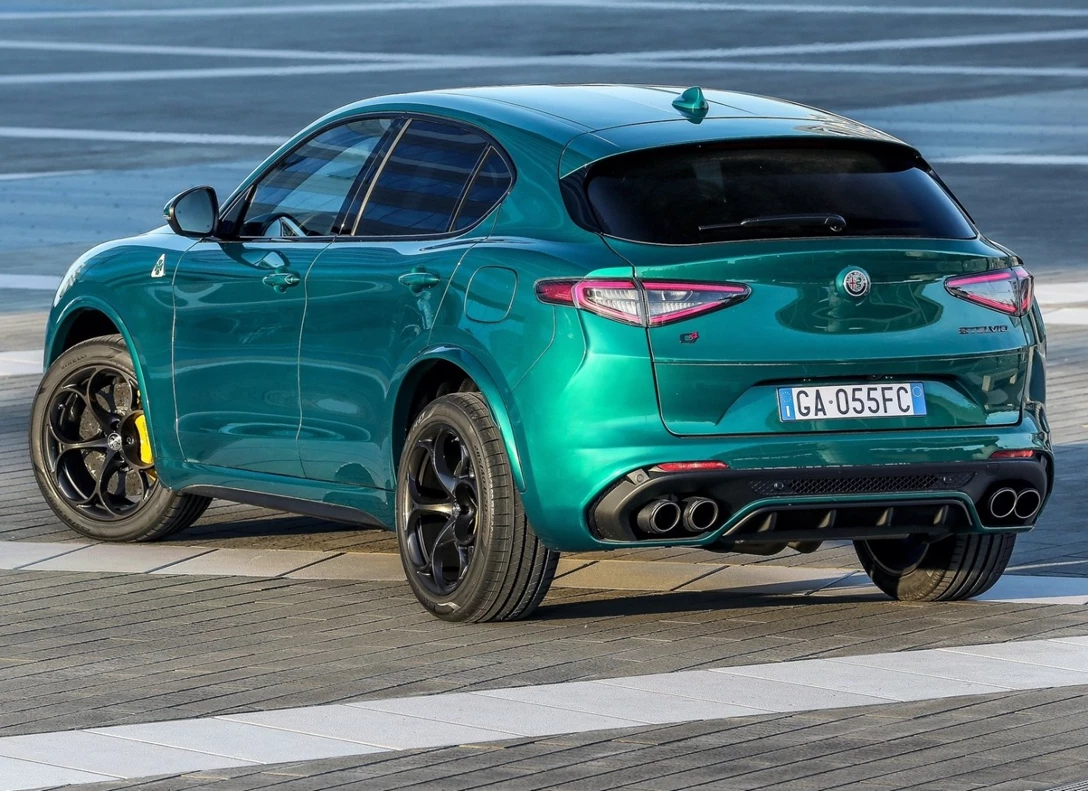 1643746-Alfa_Romeo-Stelvio-2021-05.jpg