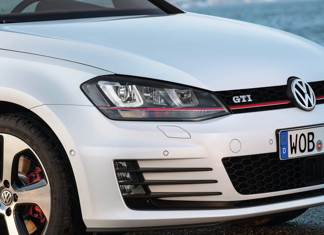 1670415-Volkswagen-Golf_GTI-2014-06.jpg