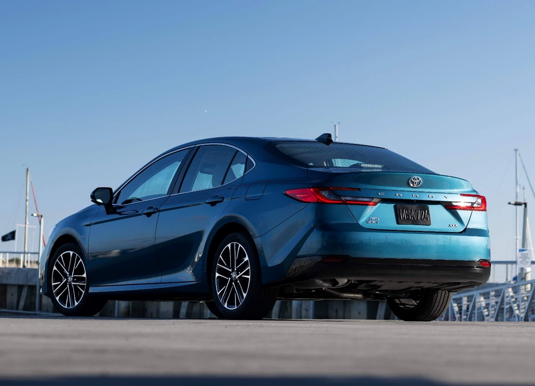 1702557-Toyota-Camry_Hybrid-2024-03.jpg
