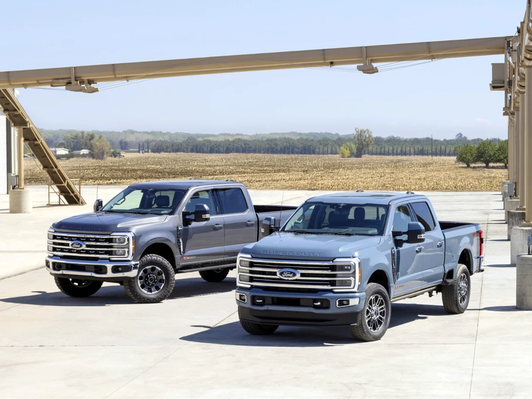 1676258-2023 Ford Super Duty F-250 Tremor Off-Road Package_ F-350 Limited_ F-351.jpg