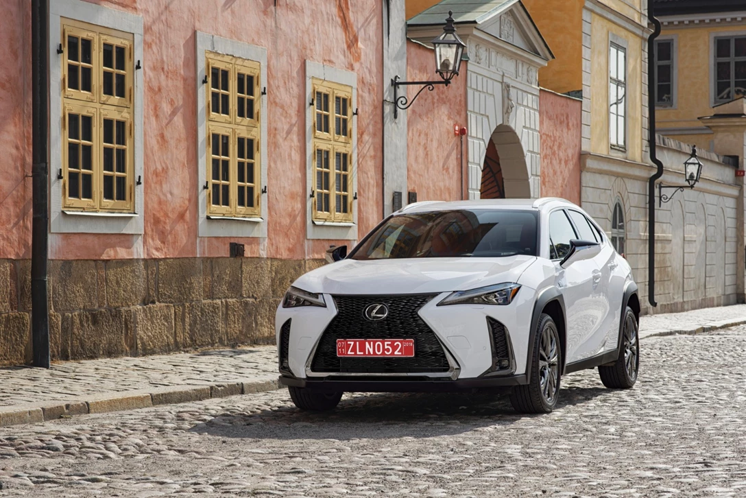 1602795-17-לקסוס UX השקה 2018 (7).jpg