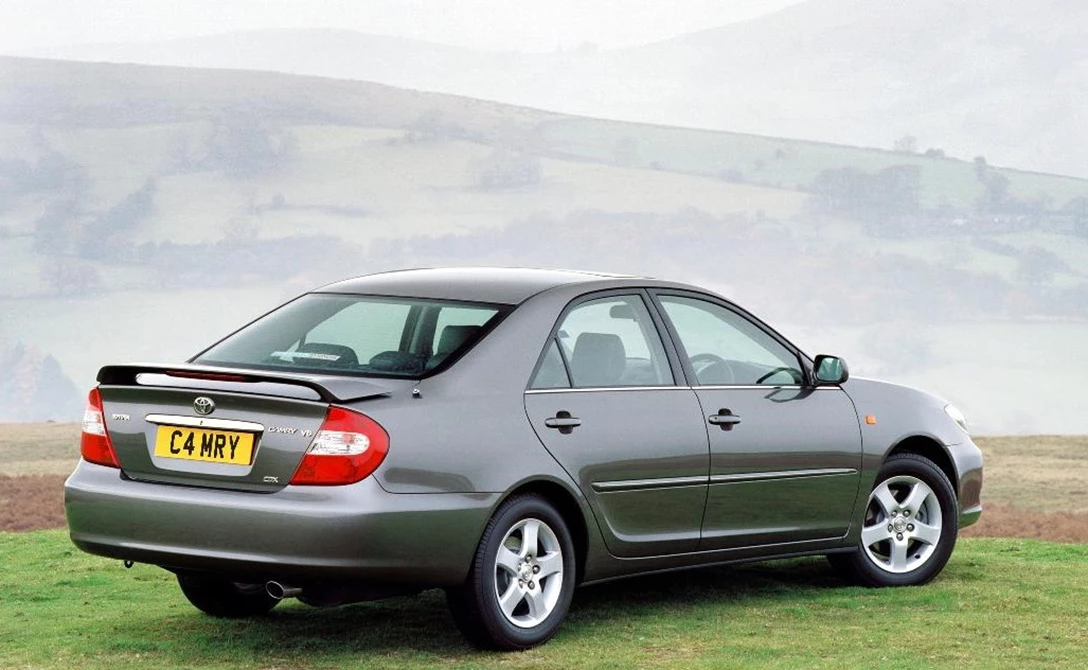 1606487-Toyota-Camry-2002-2005-02.jpg