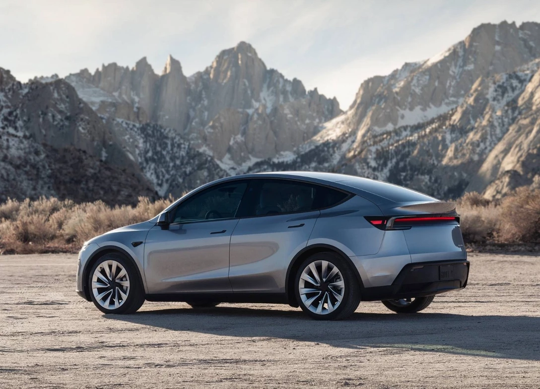 1707102-Tesla-Model_Y-2025-03.jpg