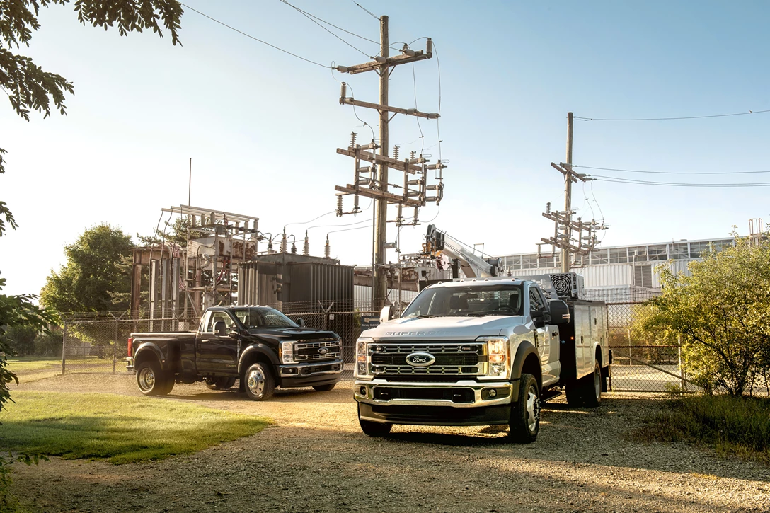 1676259-2023 Ford Super Duty_F-550 Chassis Cab_F-450 XL.jpg