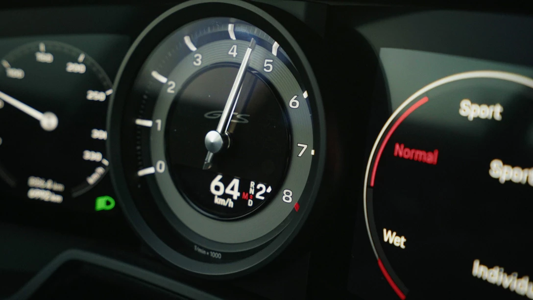 1664858-Porsche 992 GTS.01_16_09_14.Still078.jpg